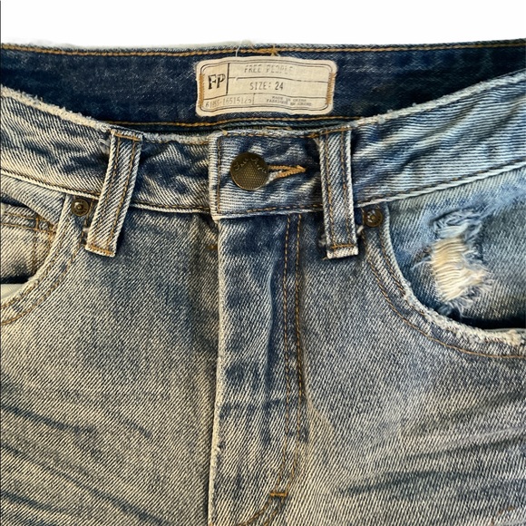 Free People distressed /painted jeans - Picture 4 of 4